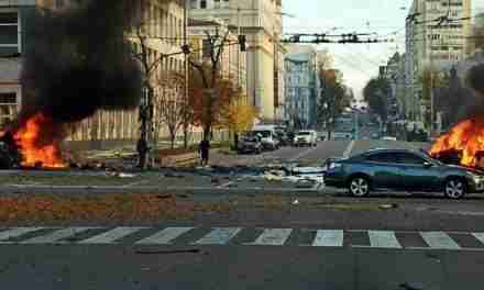 Pioggia di missili in Ucraina. Zelensky: “Vogliono spazzarci via”, Putin:” E’ per il ponte in Crimea”