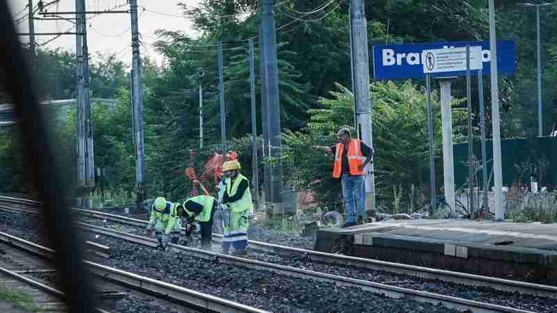 Brandizzo, i primi indagati sono i due sopravvissuti. Dalle indagini emergono violazioni delle procedure autorizzative