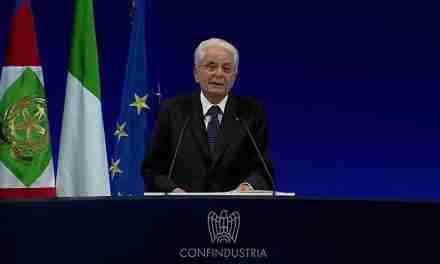 Mattarella all’ Assemblea di Confindustria: “Occorre ricordare sempre il legame tra economia e democrazia”