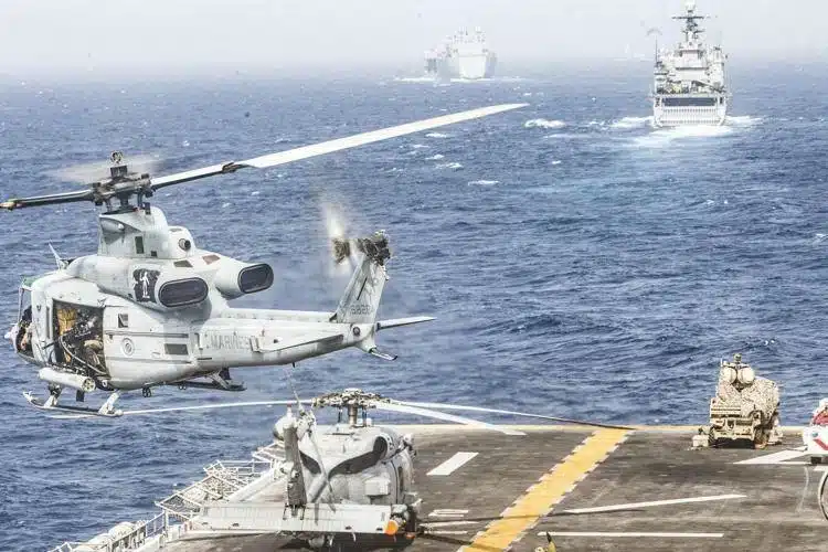 L’Iran richiude lo stretto di Hormuz, ponendo condizioni al transito.  E’ di nuovo alta tensione con Washington