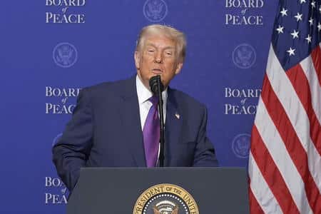 Trump ricoverato, il giallo social e la smentita della Casa Bianca